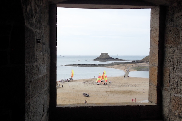 Vue de la porte des Bés