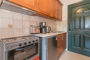Fridge, oven, stovetop, coffee/tea maker - 'Allegro Studio' in Keri Beach - st7 (Keri)
