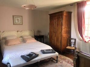 5 chambres, lit parapluie, Wi-Fi gratuit, draps fournis