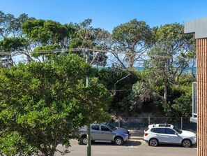Exterior - Neat & Tidy unit, centrally located in the heart of Cotton Tree. (Sunshine Coast)