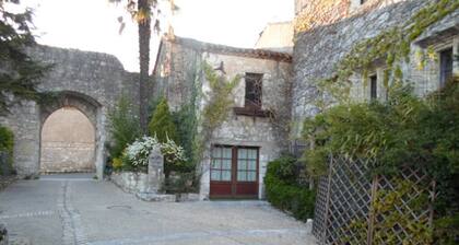 Furnished one-storey villa with 8 sleepings with a private pool