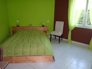 4 bedrooms, iron/ironing board, free WiFi