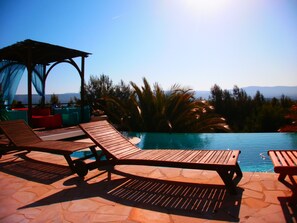Outdoor pool, an infinity pool