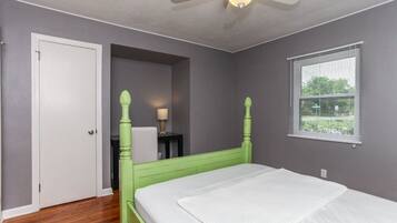 Cottage, 2 Bedrooms, Non Smoking | 2 bedrooms, individually decorated, individually furnished, desk