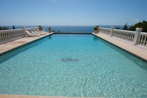 A heated pool - Villa with solar-heated 7m x 14m pool with splendid sea view (Roquebrune-sur-Argens)