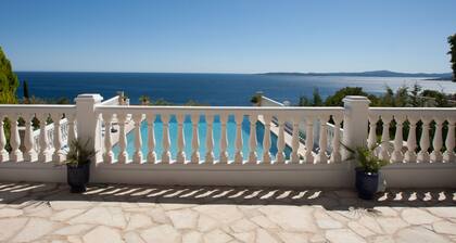 Villa with solar-heated 7m x 14m pool with splendid sea view