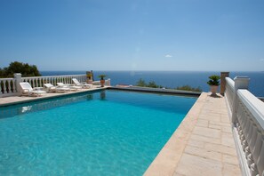 A heated pool - Villa with solar-heated 7m x 14m pool with splendid sea view (Roquebrune-sur-Argens)