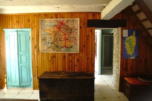 Interior - Typical mountain houses in a small quiet village 30mn Ajaccio (frasseto)