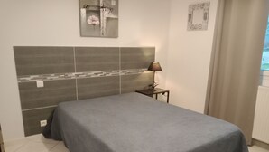 1 soverom, strykejern/-brett, reiseseng for barn og wi-fi (inkludert)
