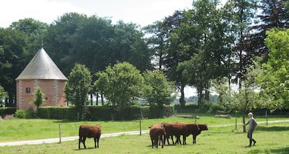 Gite den Frühling, rundes Haus, Ruhe, großer Garten, Spiele, Haustiere willkommen.