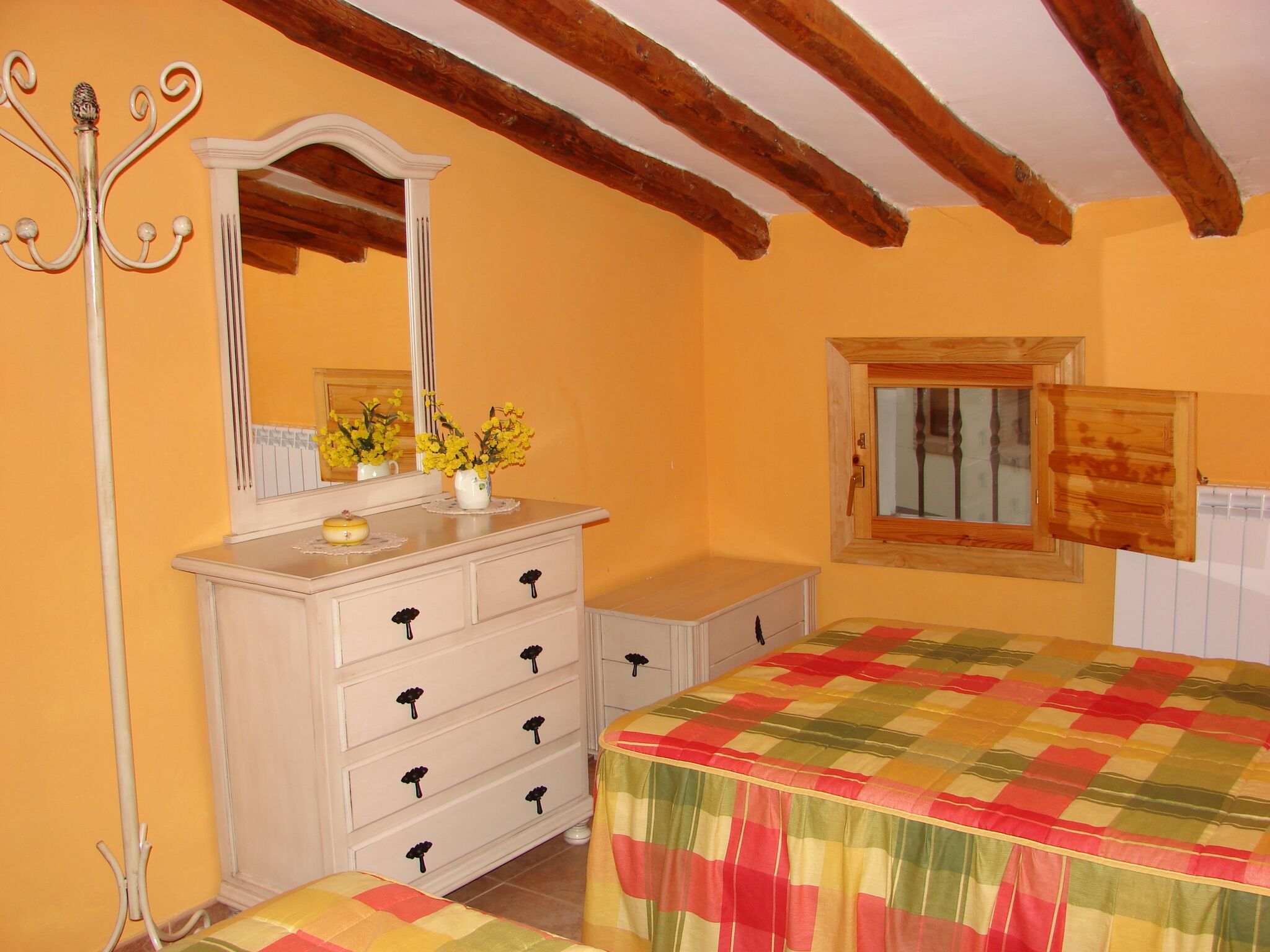 Gite with garden Gallocanta Nature Reserve.