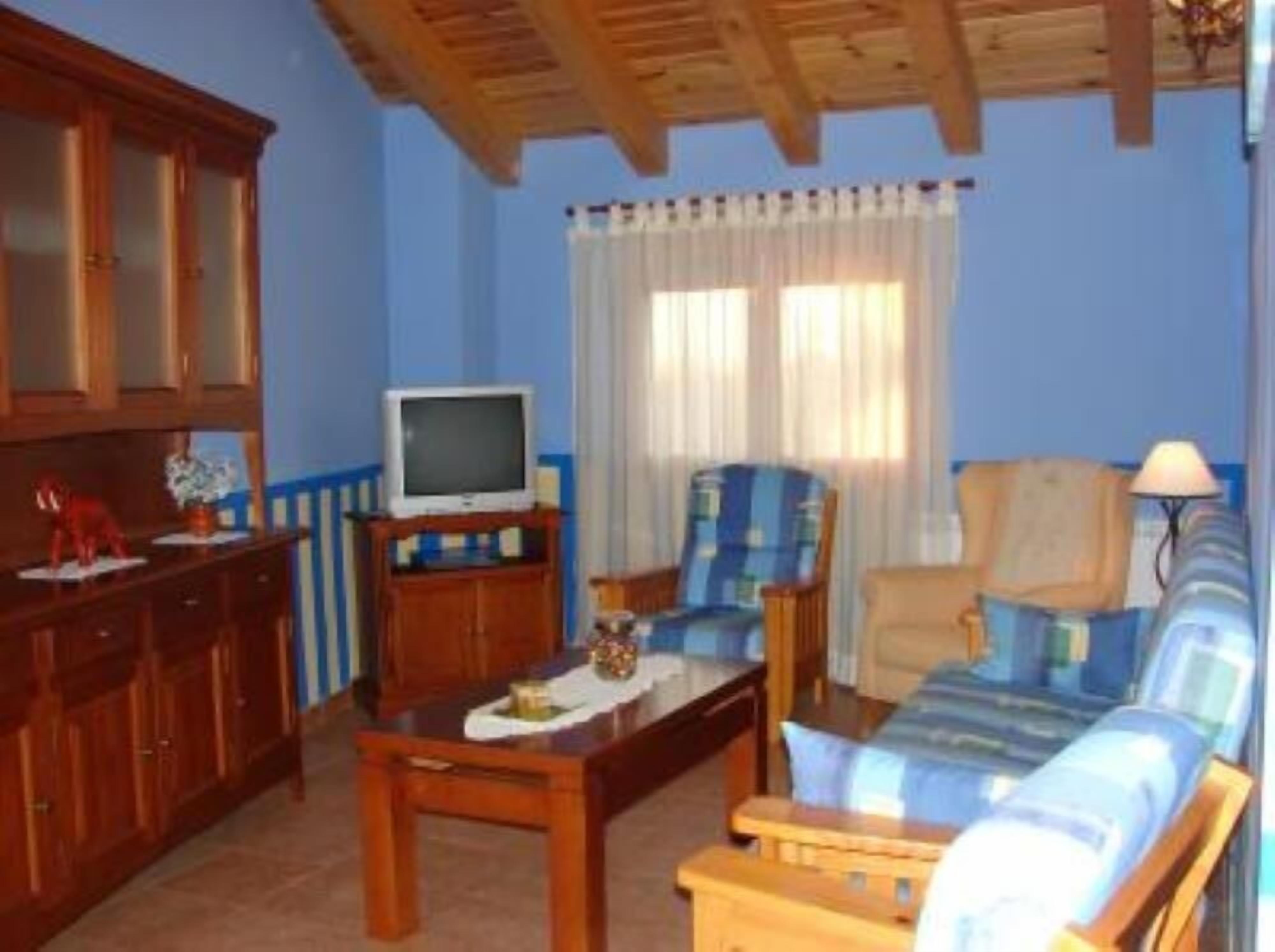 Gite with garden Gallocanta Nature Reserve.