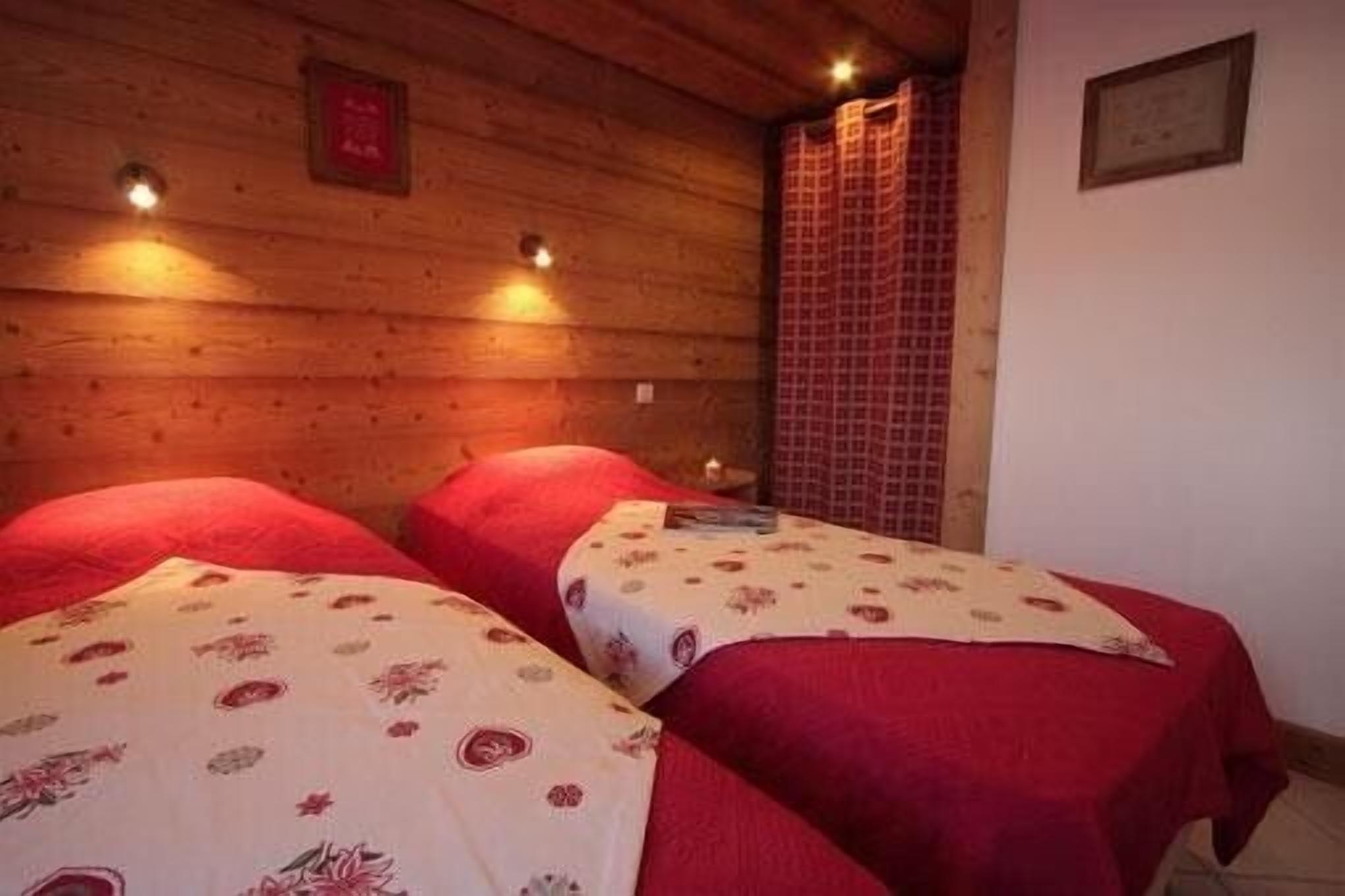 CUTE 2 ROOMS SITUATED IN FOOT TRACK CHINAILLON LE GRAND BORNAND