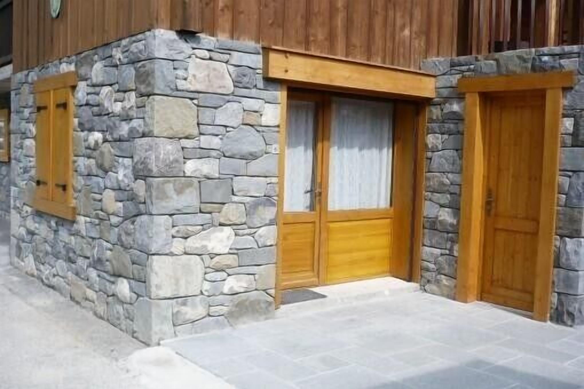 CUTE 2 ROOMS SITUATED IN FOOT TRACK CHINAILLON LE GRAND BORNAND