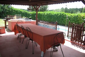 Outdoor dining - Stone country house with swimming pool for 10/12 people (Gironde)