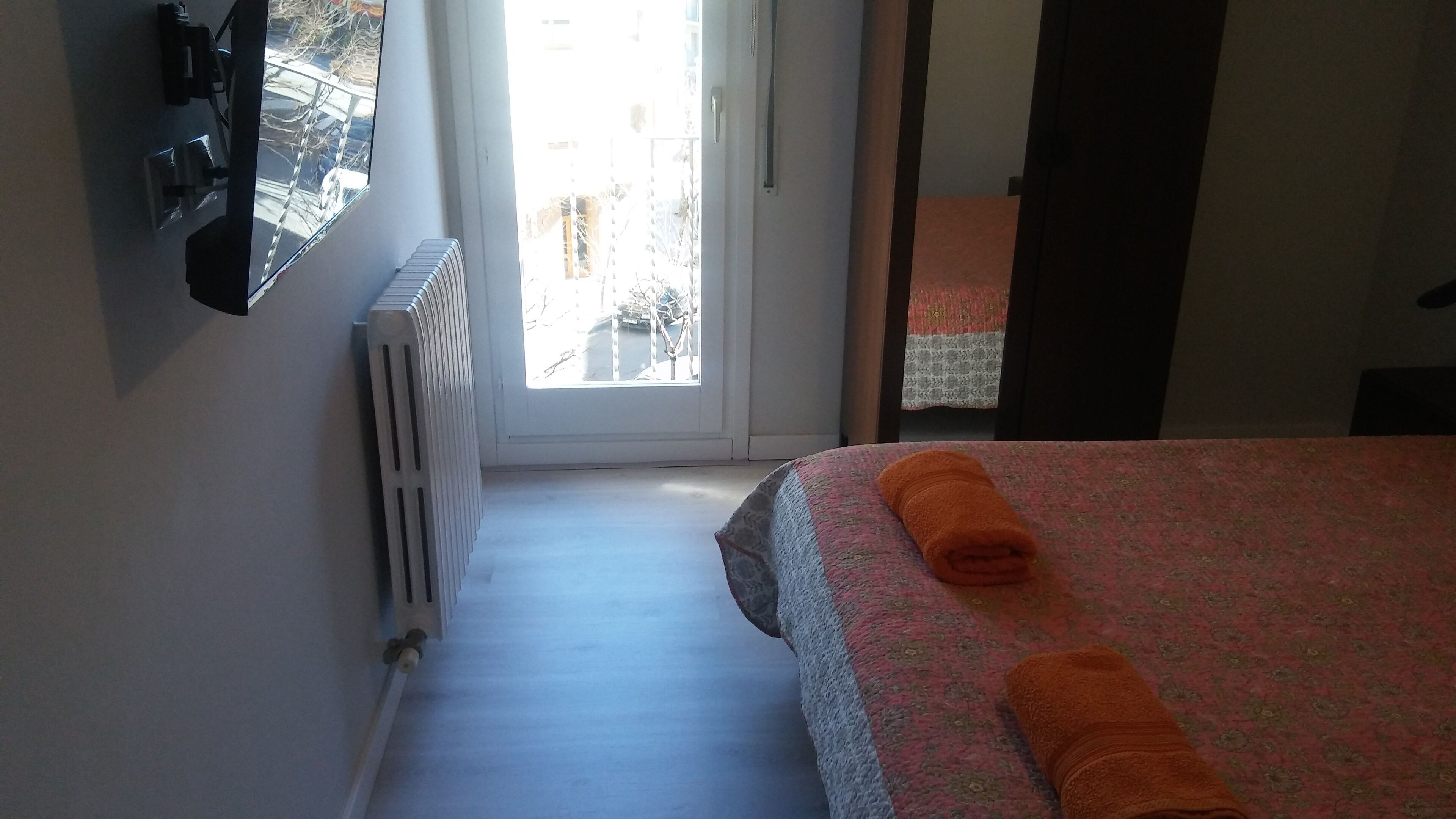 3 chambres, fer et planche à repasser, Wi-Fi gratuit, draps fournis