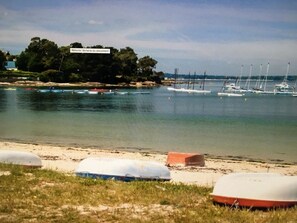 Plage, chaises longues