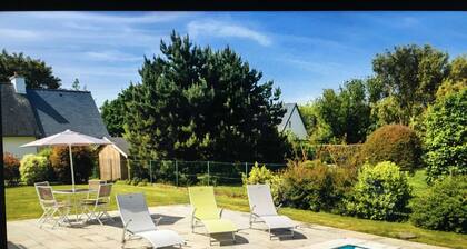 Maison 12 personnes en bord de mer,  climatisée ,avec piscine chauffée.
