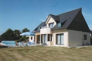 Exterior - House for 12 persons close to the beach with a warmed up pool (Concarneau)