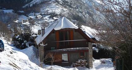 Mukava talo kivestä, lähellä Piau Engaly ja Néouvielle varaukseen.