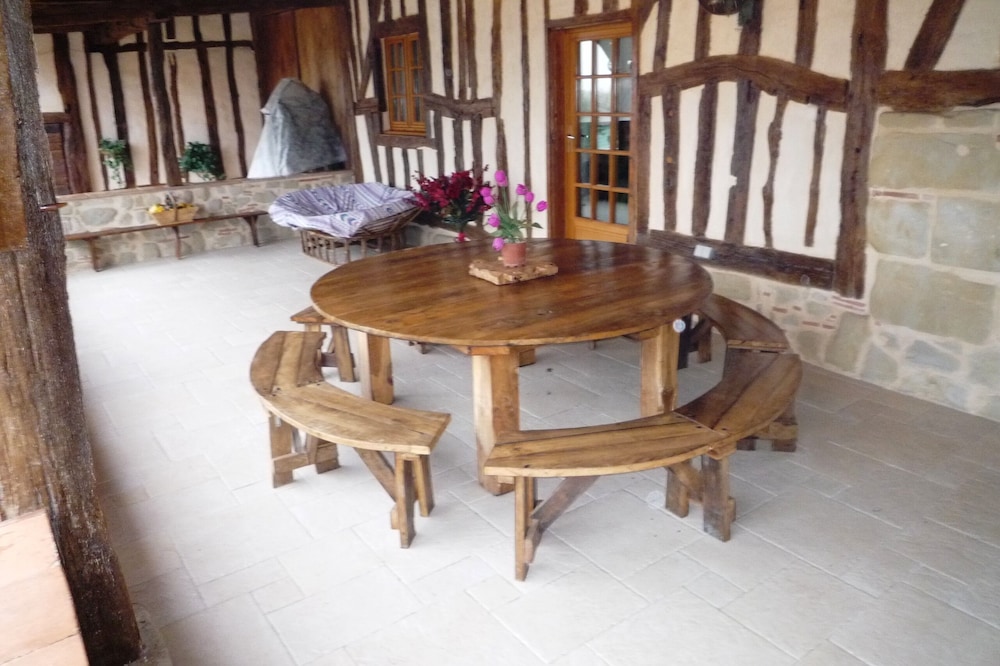 Holidays with family or friends in a peaceful setting, pets allowed