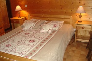 4 bedrooms, iron/ironing board, travel crib, free WiFi