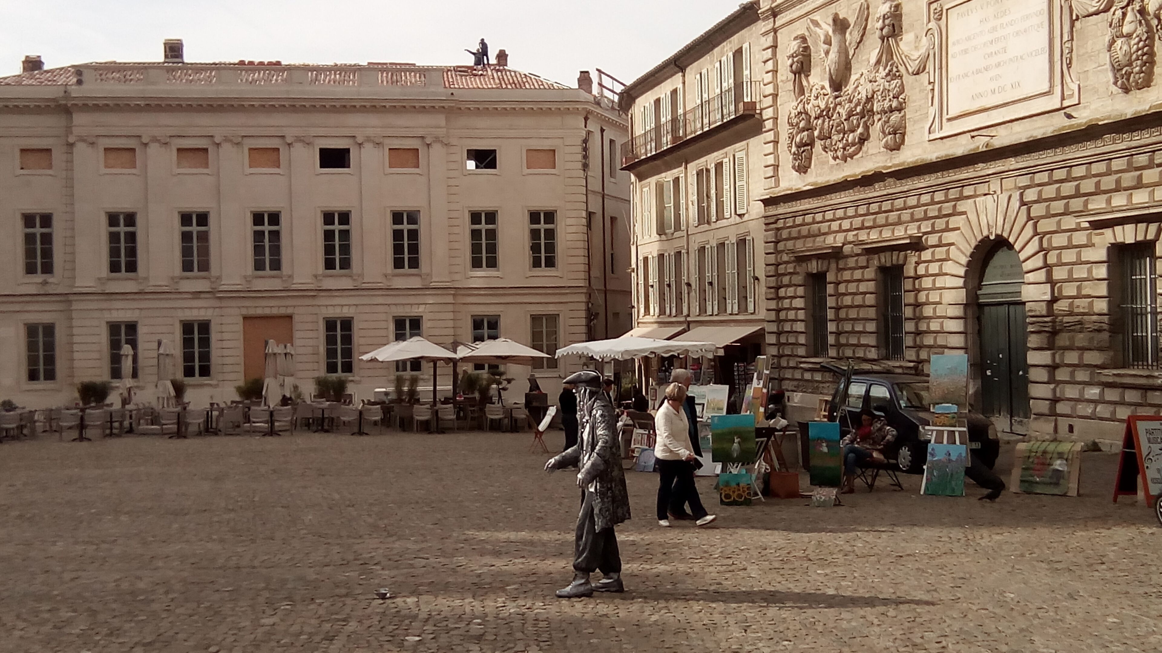 A spacious apartment in the center of Avignon