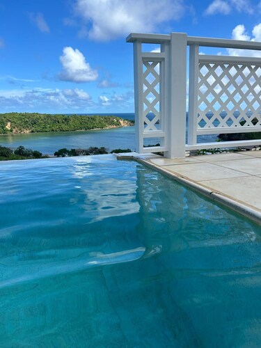 Lovely villa overlooking the beautiful La Sagesse Bay.