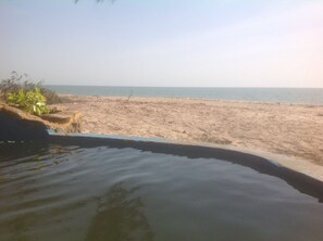 Una playa cerca, toallas de playa
