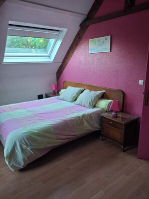 3 bedrooms, iron/ironing board, free WiFi, bed sheets