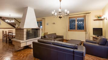 TV, fireplace, DVD player, stereo