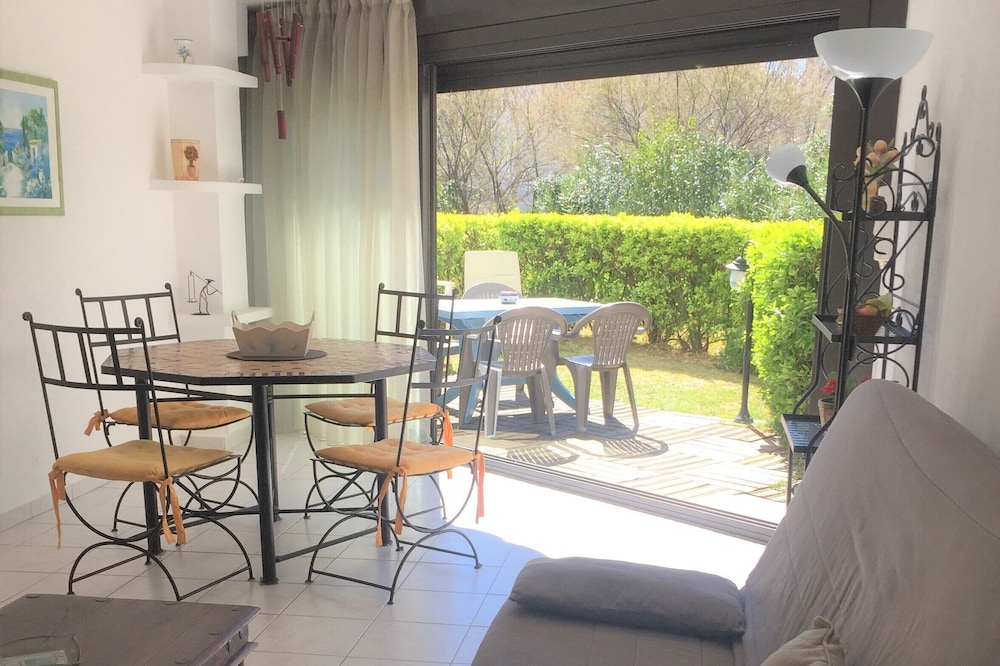 Lovely big studio 35 m² with nice decoration 80 meters from the beach