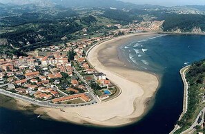 Beach - La Casa de la Ria (I) (Ribadesella)