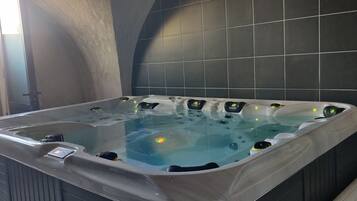 Bain à remous intérieur