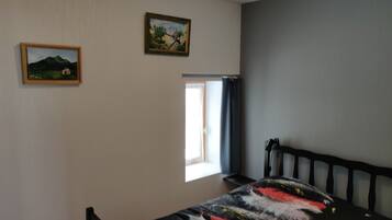 1 chambre, fer et planche à repasser, lit parapluie, Wi-Fi gratuit