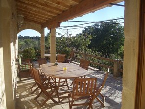 Outdoor dining - House 'Côté Sud   (Orthoux-Sérignac-Quilhan)