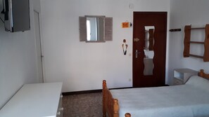 Iron/ironing board, WiFi