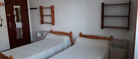 Iron/ironing board, WiFi