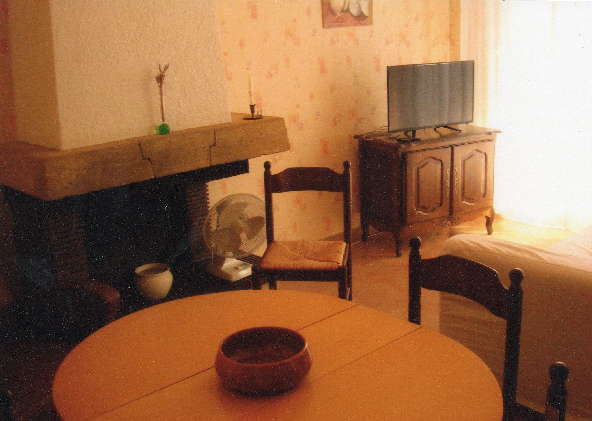 INDEPENDENT apartment in first floor villa, in housing estate.