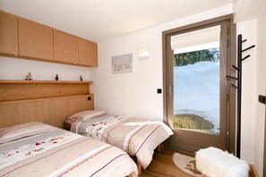 3 chambres, fer et planche à repasser, Wi-Fi gratuit, draps fournis