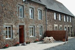Exterior - Former manor house, quiet estate, south courtyard and peaceful atmosphere (Evran)