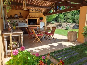 Outdoor dining - Prestigious South Luberon house in quiet location, air-conditioned with heated pool (Cabrières-D'aigues)