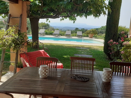 Prestigious South Luberon house in quiet location, air-conditioned with heated pool