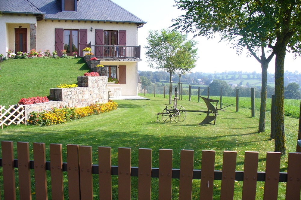 Gite in the countryside, 984 feet away from the village, quiet, clear view