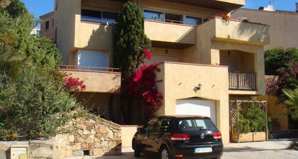 Studio 22M2 CALVI lot les collines N°42 .1er étage ou RC. Vacation vouchers ok