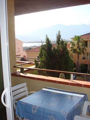 Outdoor dining - Studio 22M2 sea and mountain view 2nd floor Parking. 700M beach and town center (Calvi)