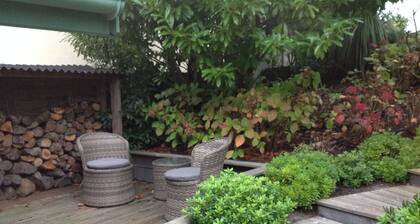 In garden charm and comfort for the independent annex building of the Villa