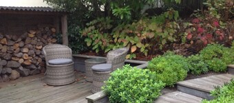 In garden charm and comfort for the independent annex building of the Villa