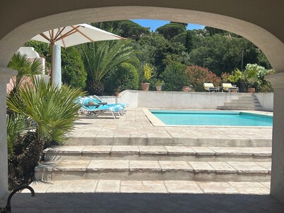 Francia - Sainte Maxime, 4 dormitorios, 3 baños, 2 baños, tenis de mesa, piscina ovn