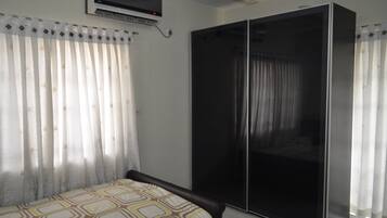 3 Schlafzimmer, Bügeleisen/Bügelbrett, Internetzugang, Bettwäsche